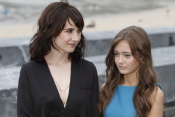 Carice Van Houten, Ella Purnell