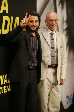Diego Luna, John Malkovich.