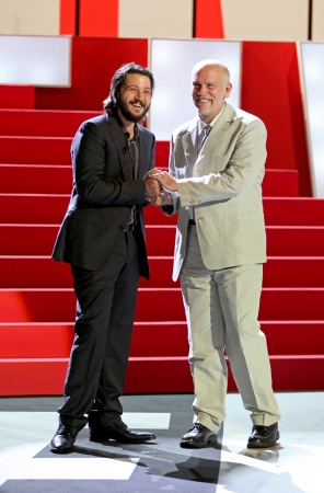 Diego Luna y John Malkovich